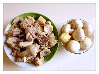 纯味土鸡蘑菇汤的做法步骤：1