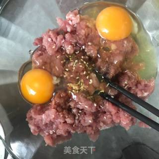 鹌鹑糯米蒸丸子的做法步骤：2