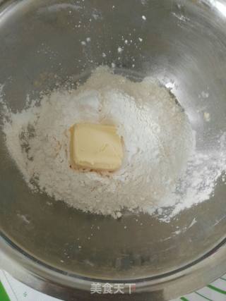 红豆沙蛋黄酥的做法步骤：2