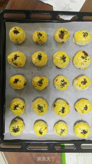 红豆沙蛋黄酥的做法步骤：8