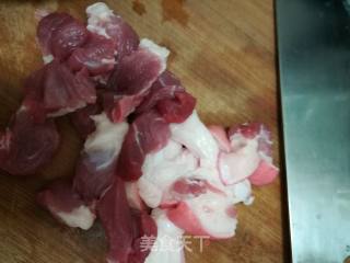 松茸菇猪肉焖腐竹的做法步骤：2