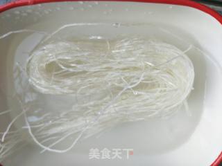 花开富贵蒜蓉粉丝大虾的做法步骤：1