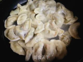 韭菜鸡蛋木耳素饺的做法步骤：19