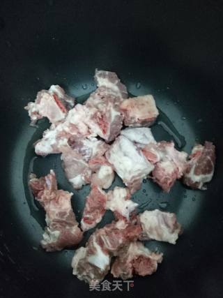 红菌排骨汤的做法步骤：1