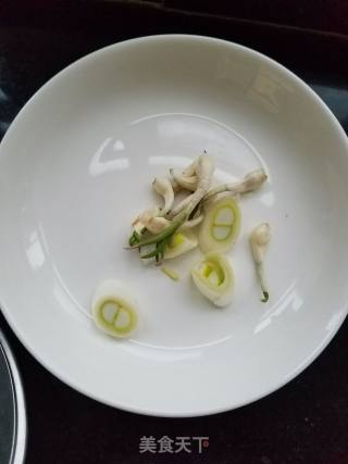 豆腐炒菠菜杆的做法步骤：3