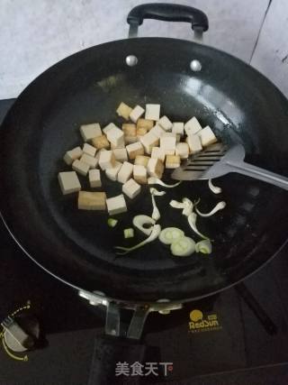 豆腐炒菠菜杆的做法步骤：5