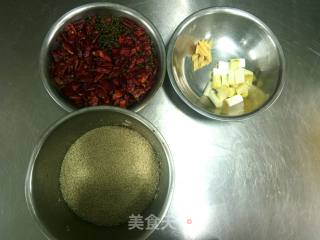 麻辣鸡丁的做法步骤：2