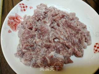 芹菜炒肉的做法步骤：1
