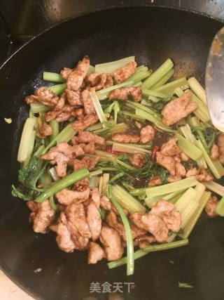 芹菜炒肉的做法步骤：3