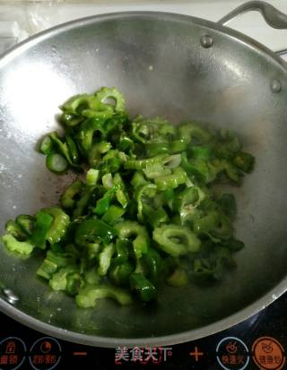 豆豉辣椒炒苦瓜的做法步骤：6