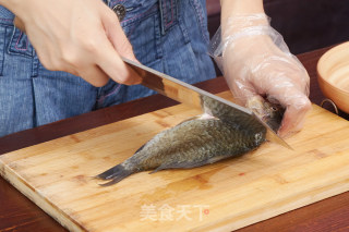 豆豉鲫鱼的做法步骤：1