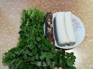 花草炒年糕的做法步骤：1