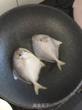 红烧鲳鱼的做法步骤：3