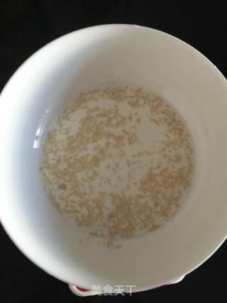 牛肉包子的做法步骤：1