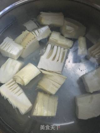 春笋排骨汤的做法步骤：6