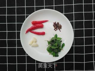 麻辣鸡腿的做法步骤：2