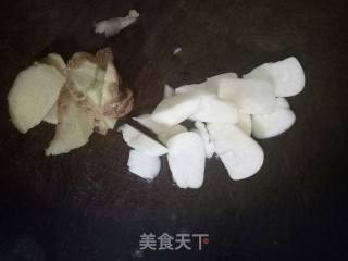 麻辣味尖椒炒回锅肉的做法步骤：2