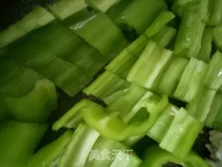 麻辣味尖椒炒回锅肉的做法步骤：4
