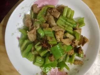 麻辣味尖椒炒回锅肉的做法步骤：9