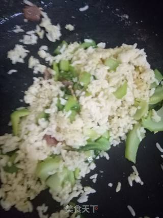腊肠芥菜蛋炒饭的做法步骤：12