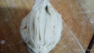 葱香芝麻花卷的做法步骤：19