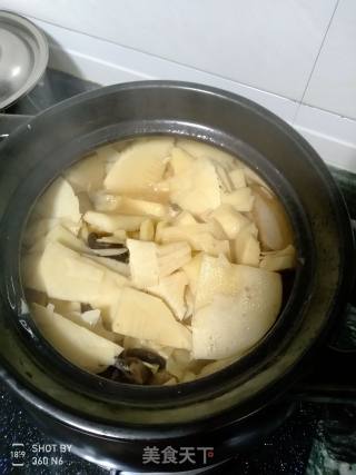 煲春笋的做法步骤：2