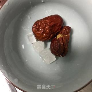 冰糖银耳汤的做法步骤：2