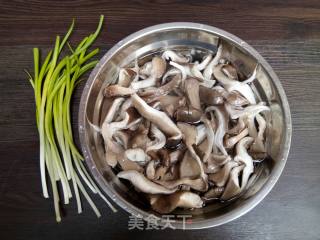脆炸蘑菇的做法步骤：2