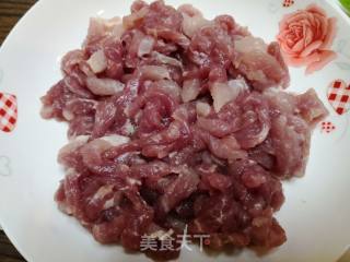 青椒肉丝的做法步骤：1