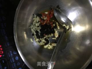 春季野菜----蒜香豆豉豌豆尖的做法步骤：7