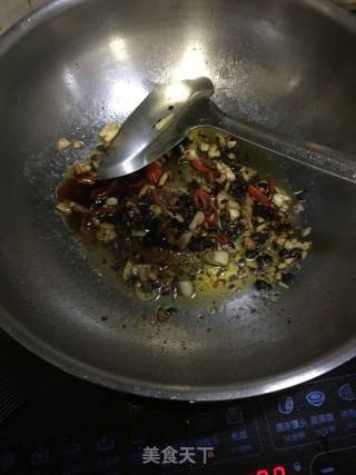 春季野菜----蒜香豆豉豌豆尖的做法步骤：8