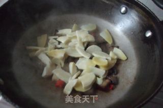 冬笋大蒜炒腊肉的做法步骤：8