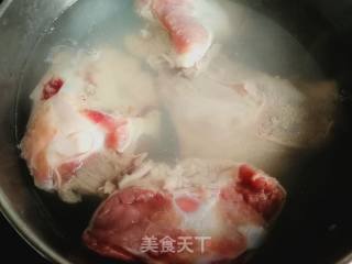 虫草花玉米大骨汤的做法步骤：1