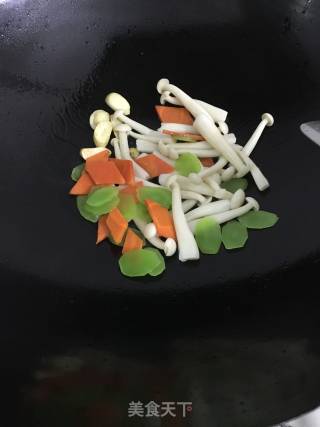 海鲜菇炒玉子豆腐的做法步骤：10