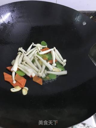 海鲜菇炒玉子豆腐的做法步骤：11