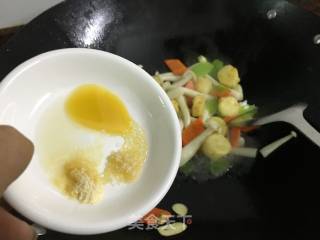 海鲜菇炒玉子豆腐的做法步骤：13