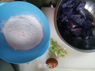 紫甘蓝鸡蛋饼的做法步骤：1