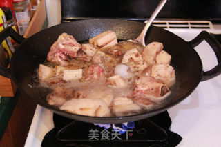 莲藕排骨汤的做法步骤：4