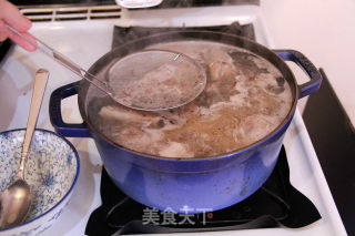 莲藕排骨汤的做法步骤：5