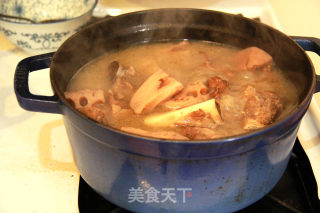 莲藕排骨汤的做法步骤：6