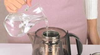 银耳芦根茶的做法步骤：2