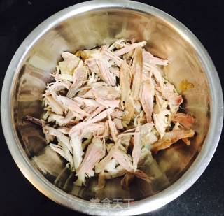 鸡腿肉凉拌白菜心的做法步骤：1