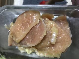 低脂奥尔良烤鸡排汉堡的做法步骤：1
