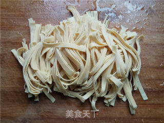 百叶青椒炒鸡丝的做法步骤：2