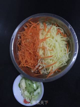 清炒土豆丝的做法步骤：1