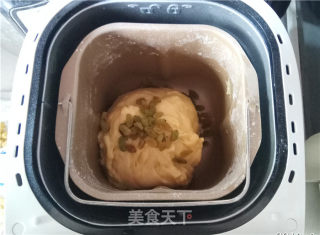 葡萄干花型面包的做法步骤：3
