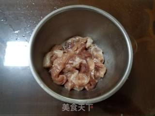 糖醋里脊的做法步骤：1