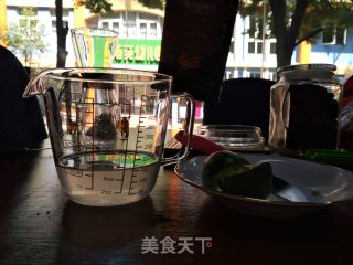 夏日冷饮|酸甜爽口青柠檬蜂蜜糖水的做法步骤：4