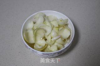小清新的快手菜——百合炒芦笋的做法步骤：3