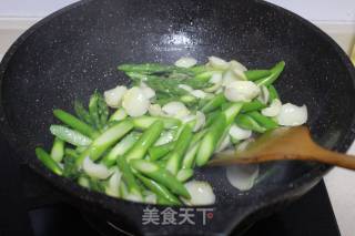 小清新的快手菜——百合炒芦笋的做法步骤：7